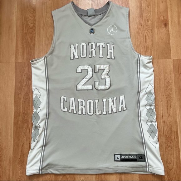 Used Jordan’s v neck Jersey North Carlina - Picture 4 of 8